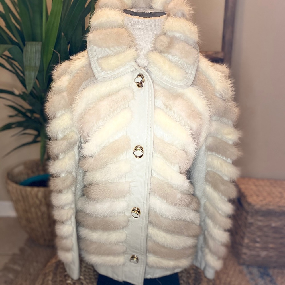 Vintage Fur Jacket with Leather inlay design Sz Sm